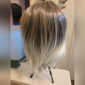 Stylish Ombre Wig - Dark Blonde and Silver Gray